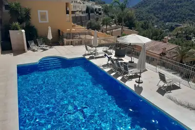 Image de Vues fabuleuses, bel appartement, piscine, parking, Wifi