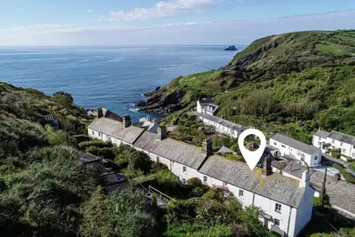 Image de Lobster Pot, Portloe, views of the village and sea