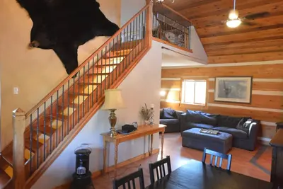 Image de Crowsnest Riverside Cabin - 42 km de Station de ski de Castle Mountain