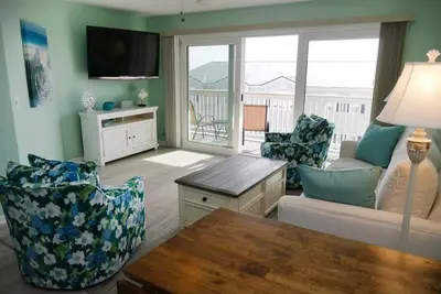 Image de Magnifique condo avec vue sur l'océan, entièrement rénové et à quelques pas de la plage!