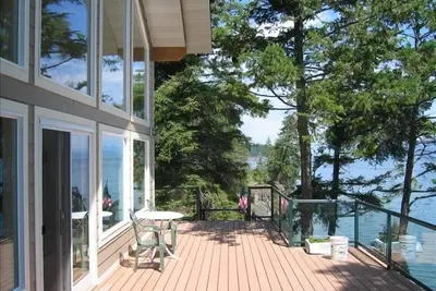 Image de Waterfront Cabin @ Skidoo Bay! 8 personnes. Vues au lever du soleil. Disponible l'été seulement.