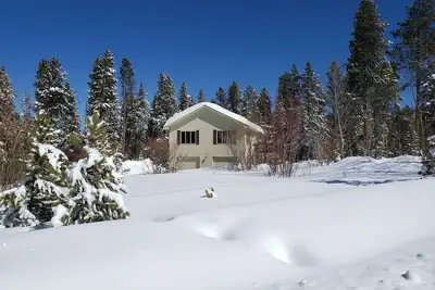 Image de Spacieuse maison de montagne moderne de 3 chambres