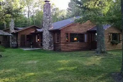 Image de Familial Northwoods Cottage & Guest House sur le magnifique lac Crystal