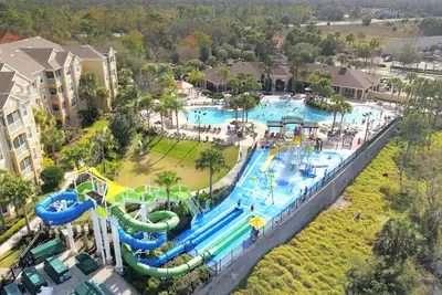 Image de Condo au rez-de-chaussée avec piscine commune, parc aquatique, bains à remous, salle de jeux - près de Disney