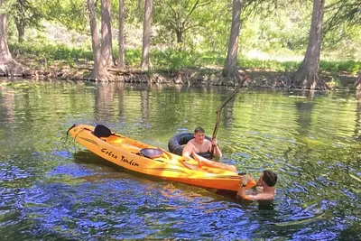 Image de Privé rivière Frio, Riverfront exceptionnelle, vues, volley-ball, animaux de compagnie Ok.