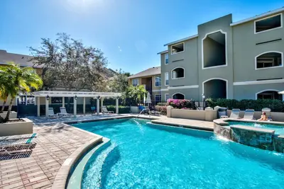 Image de Souvenirs de la vie / Vue sur la piscine / Gym / Wifi et Pking gratuits / Équipement de plage / Super emplacement!