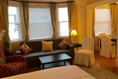 Image de Classique Nob Hill 1920's Boutique Apt. Avec des mises à jour charmantes