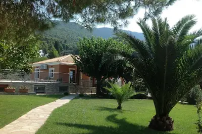 Spectaculaire villa en bord de mer avec piscine privée et vergers