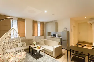 Image de Falcon Apartments - Vinyle