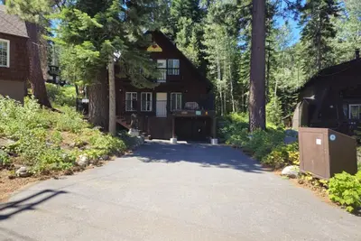 Image de 3 chambres, 2 salles de bain, 8 personnes. Extrémité ouest du lac Donner Dlr # 011
