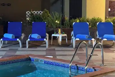 Image de Villa près de plages privées avec piscine privée et plus