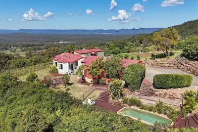 Image de Villa 5 @ Bimbadeen Estate - Spa studio for 2 - Enjoy the best views in the valley