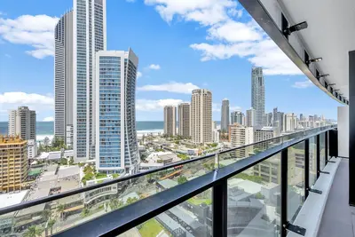 Circle on Cavill - 1 Bedroom + Study Ocean Airbnb
