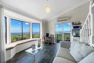 Image de Villa 4 @ Bimbadeen Estate - Split level villa with sensational views all around - just for 2!