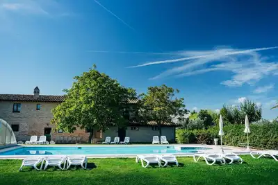 Image de 5 bedroom villa with pool near Assisi