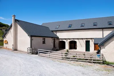 Image de Swordle byre. Perfect for large group holidays, \nonly a 5 minute's walk to beach.