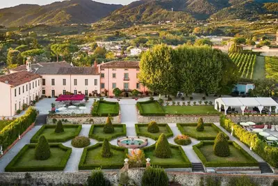 11 bedroom villa in Tuscany with pool