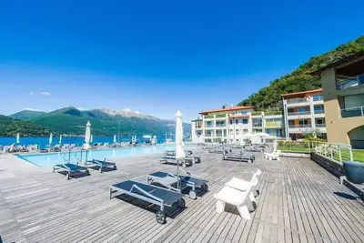 Image de 2 bed apartment with lake views, pool & jacuzzi