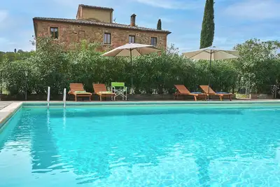 Appartement avec une belle vue sur la piscine et le village de Torrita