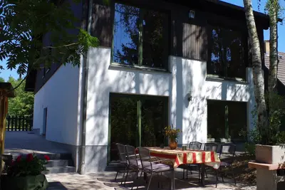 Image de Nouveau - Chalet sur le lac seulement 750m chemin forestier à Libbesickesee