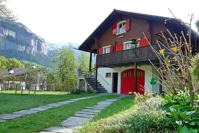 Image de Chalet Romantique pour les vacances d'été et d'hiver.