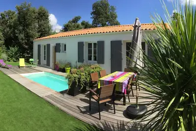 Image de Maison avec piscine à Vert Bois à 5 minutes de la plage à vélo