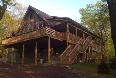 Image de Chalet boisé - Énorme 6 Br 'Chipmunk Lodge' avec bain à remous et table de billard