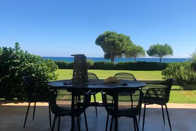 Image de Hoopoe - Superbe villa à 30m du bord de mer dans un merveilleux jardin