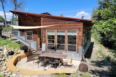Image de George's River House - Sur la rivière Methow et à quelques minutes du centre-ville Winthrop!