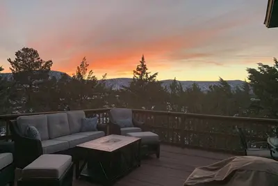 Image de Serenity Villa - Maison de ville de 3 chambres avec vue sur la montagne et confidentialité