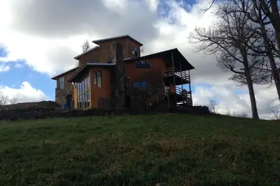 Image de Maison hippie magnifiquement restaurée près des ruisseaux Falls en Suède.