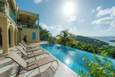 Image de Vue exotique - Sous une nouvelle direction. Belle villa de 2 chambres avec piscine privée.
