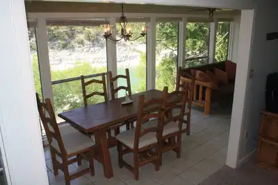 Image de Cottage Waterfront Hatter Cove avec Embarcadère privatif