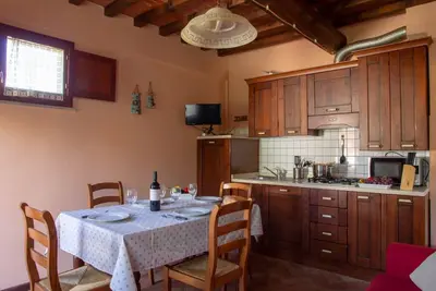 Image de Appartement au premier étage d'environ 50 mètres carrés une chambre une salle de bain avec douche pour 4 personnes