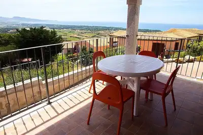 Image de Appartement de deux pièces au premier étage pour 4 personnes avec vue sur la mer