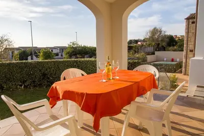 Image de Appartement de deux pièces à l'étage supérieur du rez-de-chaussée, jardin 4 lits.