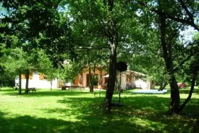 Maison avec jardin. .