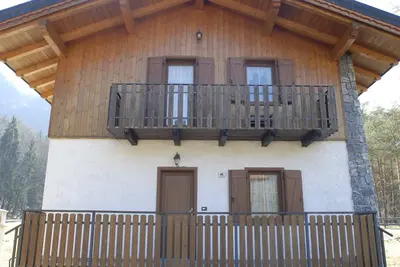 Image de Maison De Vacances entouré de verdure Compteurs A Quelques Du Lac Ledro