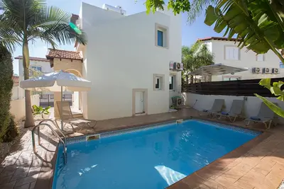 Image de Luxury 2 Bedroom Villa with Private Pool, Paralimni Villa 1240