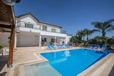 Image de 5 Star Villa for Rent in Cyprus, Paralimni Villa 1219