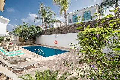Image de 5 Star Villa for Rent in Cyprus, Protaras Villa 1259