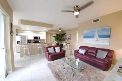 Image de Condo de 2 chambres dans une communauté de golf fermée avec des équipements de première classe