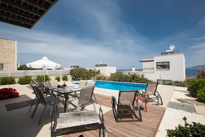 Image de Rent a Luxury Villa in Cyprus Close to the Beach, Paphos Villa 1263