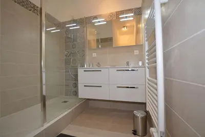 Image de Appartement dans hôtel particulier, plein centre rue piétonne, parking inclus