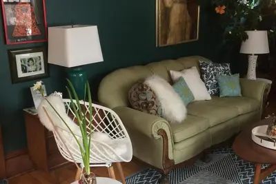 Image de Spacieux, charmant, près du lac Harriet et Minnhaha Parkway, uptown, centre-ville