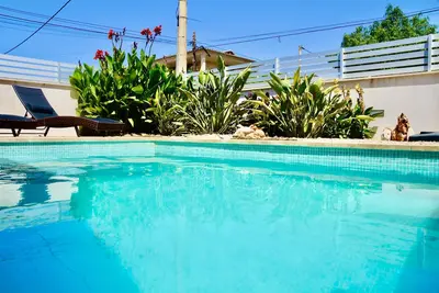Image de ***** Fantastique villa avec piscine en bord de mer sur une plage de sable