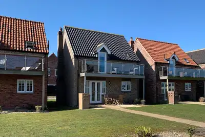 Image de Superbe Cottage avec balcon et vue sur la mer