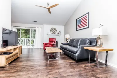 Image de Condo élégant près de Southpark et Ballantyne