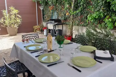 Image de Bel appartement  avec wifi  à St Cyr sur mer à 5 mn à pied de la plage