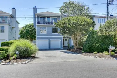 Image de 1 bloc de la plage! Charmante et spacieuse! 4 Br / 3. 5ba Virginia Beach Maison de vacances